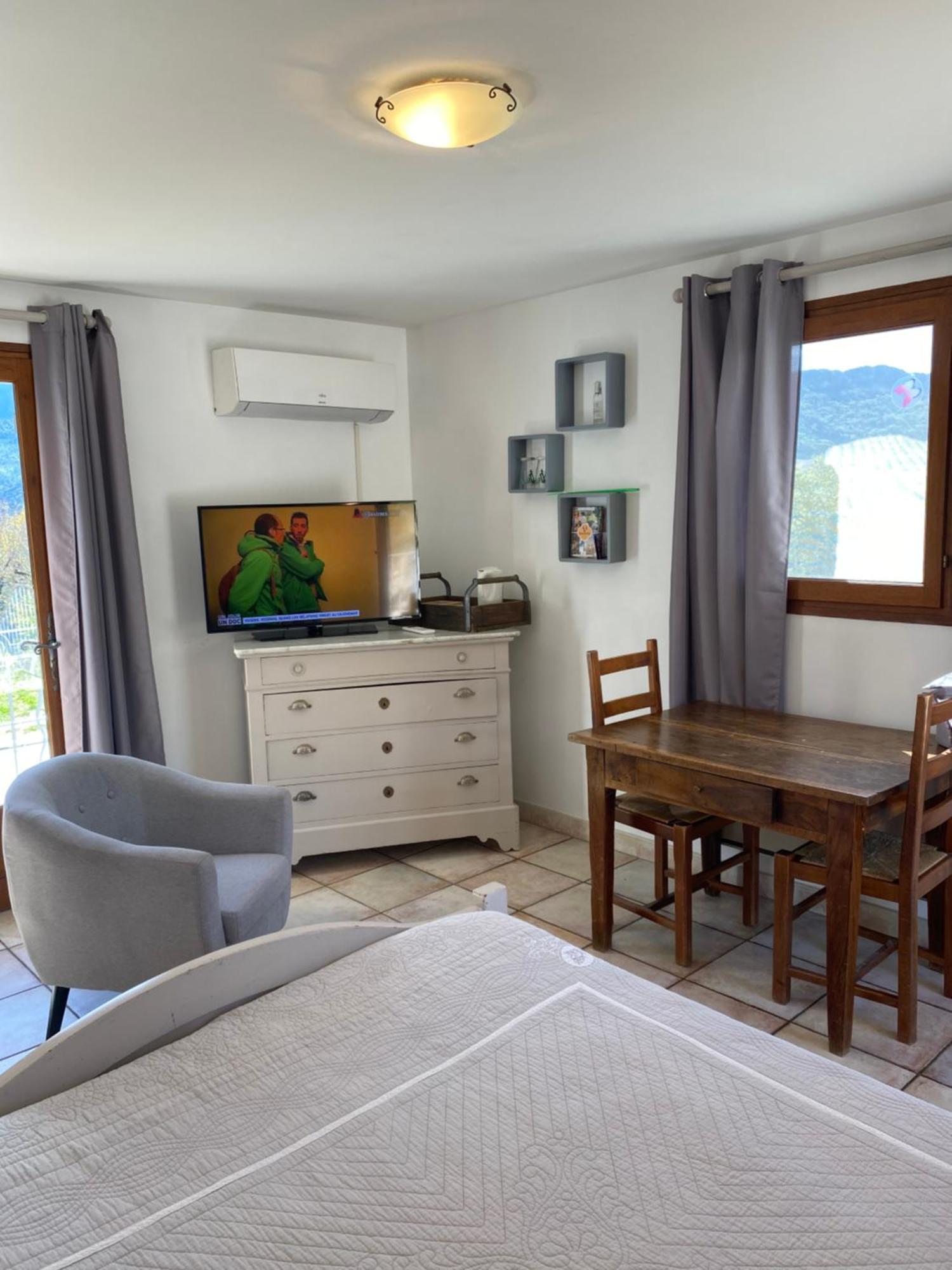 Chambre Une Fenetre Sur Le Ventoux La Clue Plaisians Kültér fotó